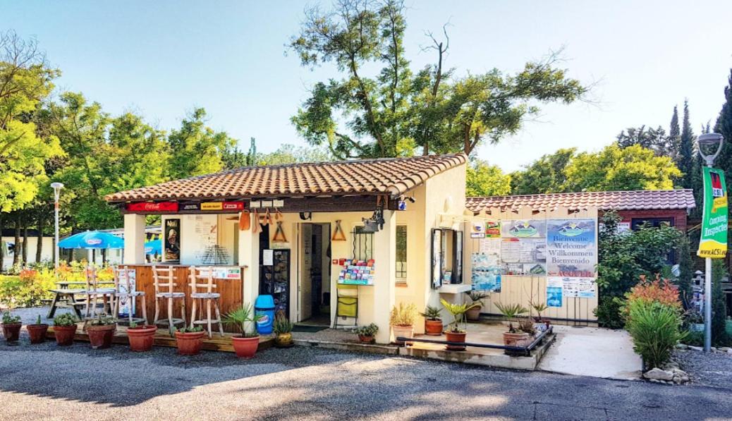 Camping Porte Des Alpilles By M.A Destination Glamping Saint-Etienne-du-Gres Exterior photo