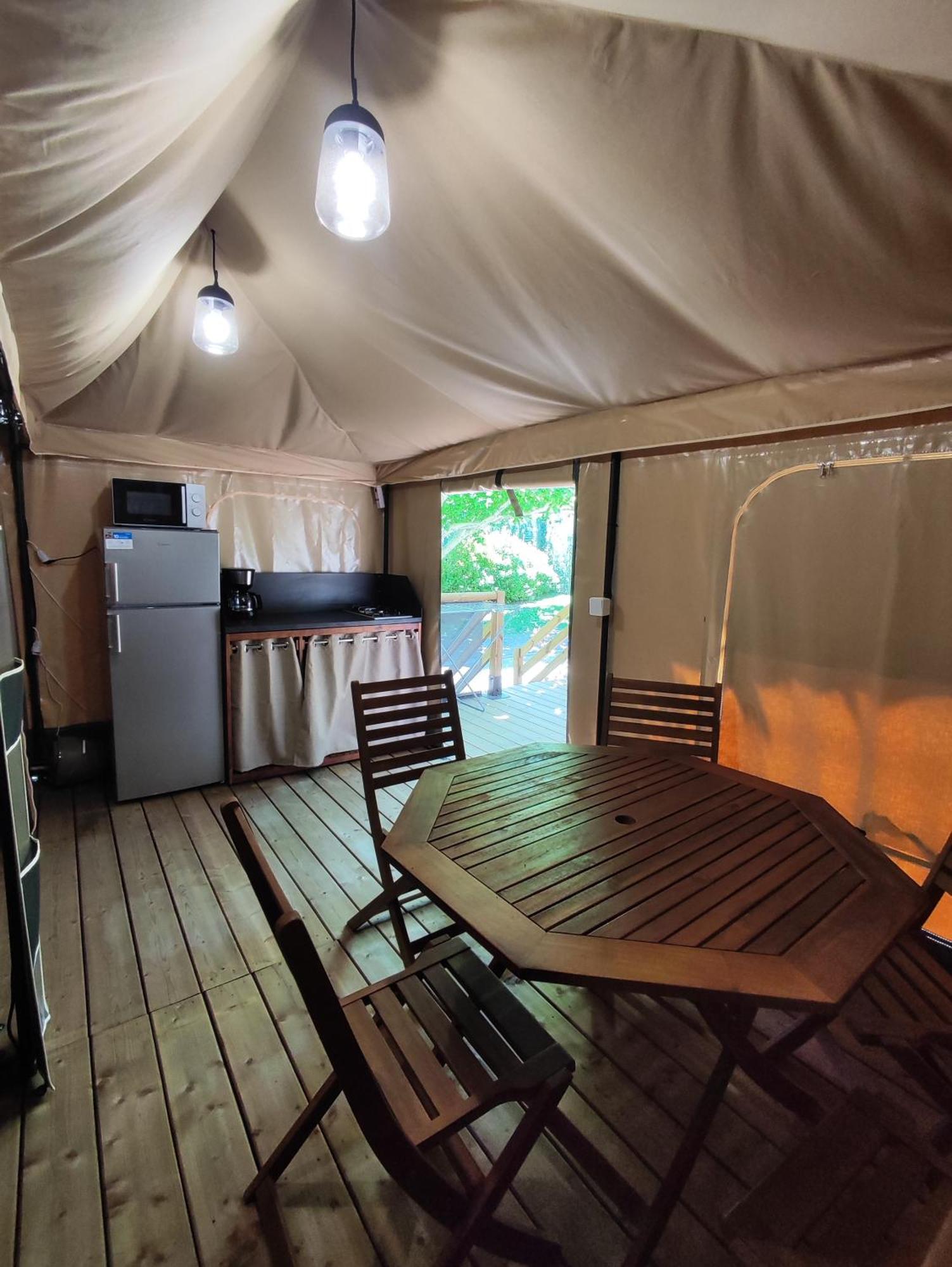 Camping Porte Des Alpilles By M.A Destination Glamping Saint-Etienne-du-Gres Exterior photo