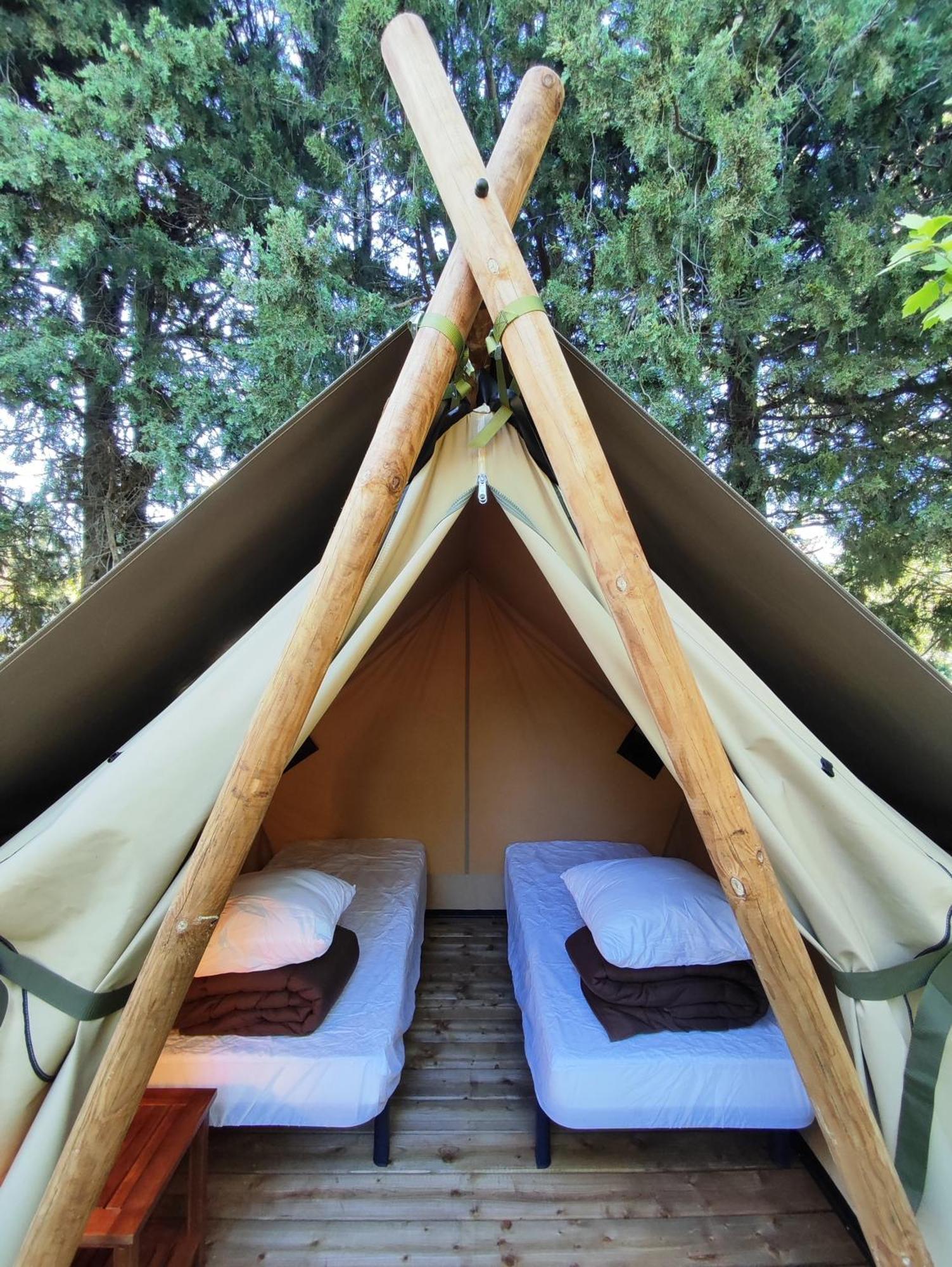 Camping Porte Des Alpilles By M.A Destination Glamping Saint-Etienne-du-Gres Exterior photo