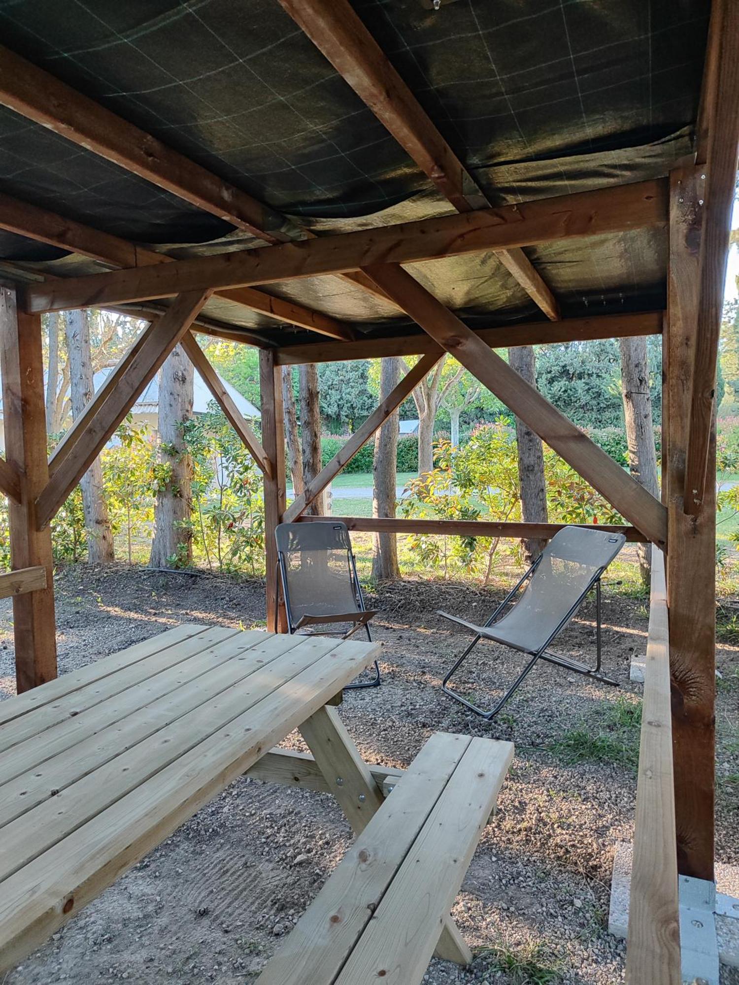 Camping Porte Des Alpilles By M.A Destination Glamping Saint-Etienne-du-Gres Exterior photo