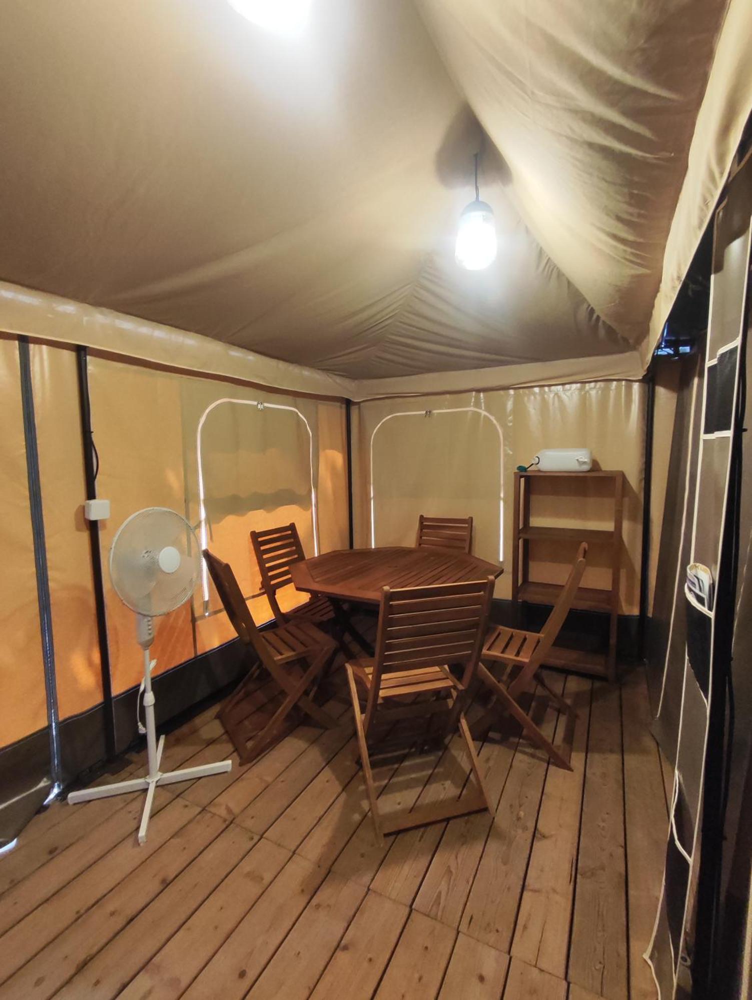 Camping Porte Des Alpilles By M.A Destination Glamping Saint-Etienne-du-Gres Exterior photo